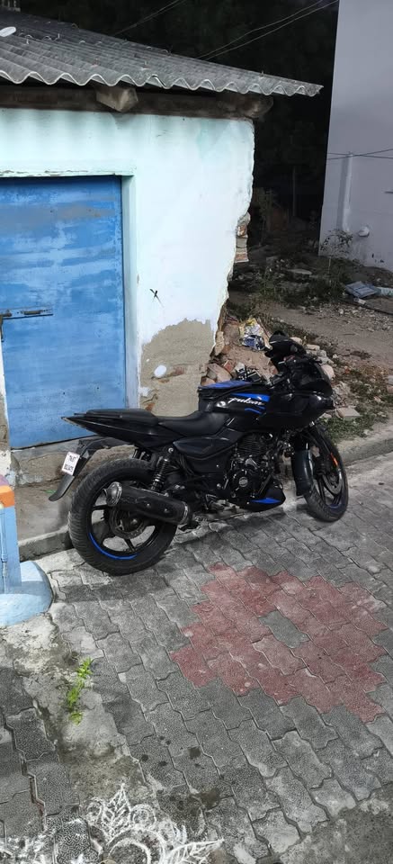 Pulsar 220 only 19000 km runing