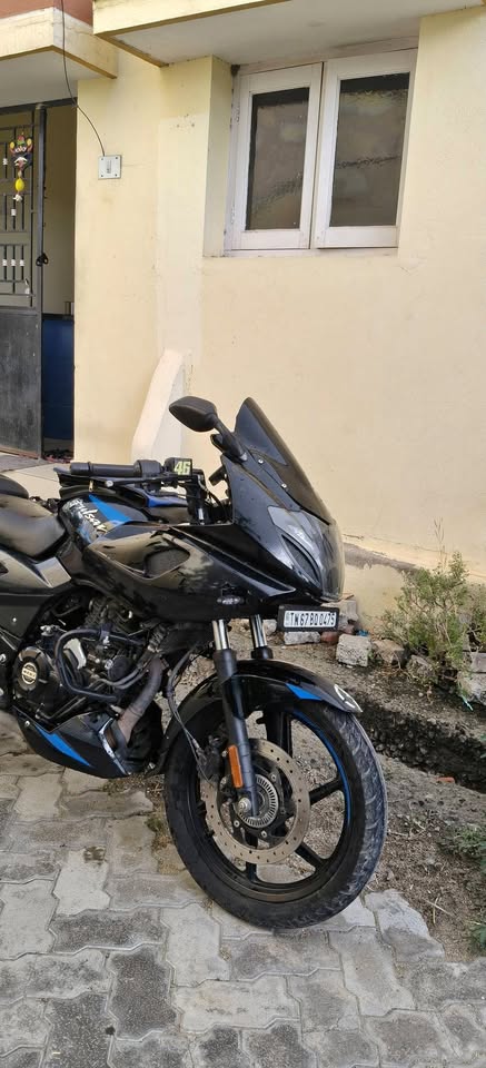 Pulsar 220 only 19000 km runing