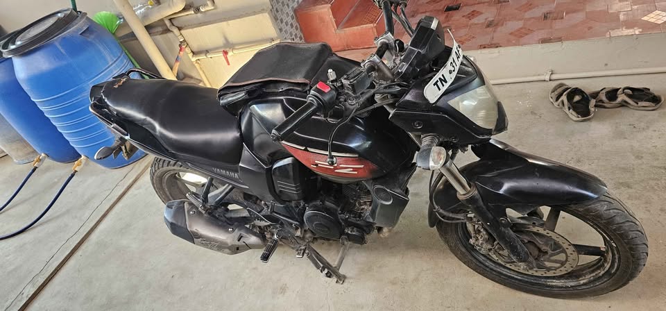 Yamaha FZ v1