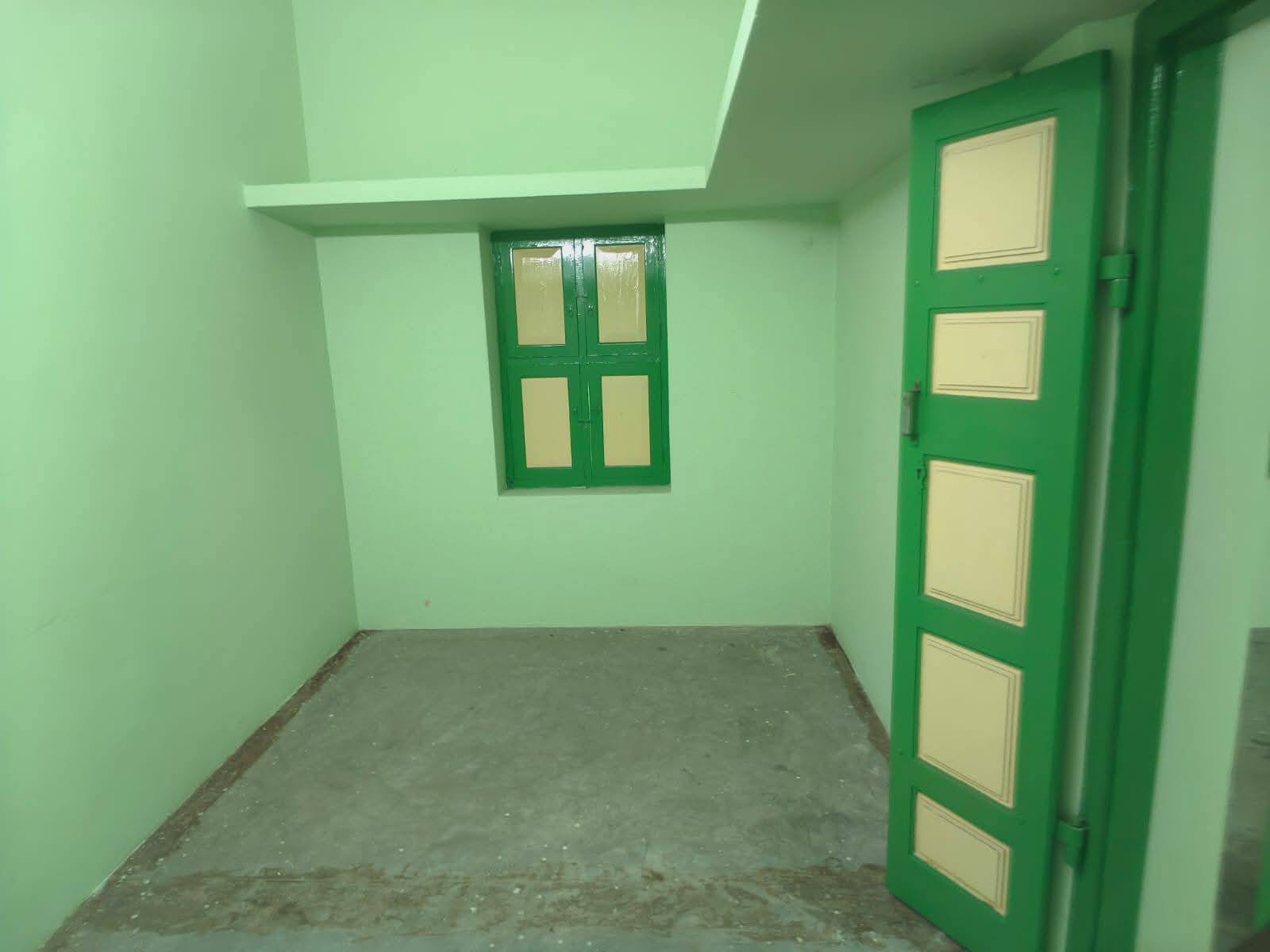 பெரியகருப்பன் ரோட்டில் காஸ் மண்டபம் எதிரில் முதல் தளம் வாடகைக்கு