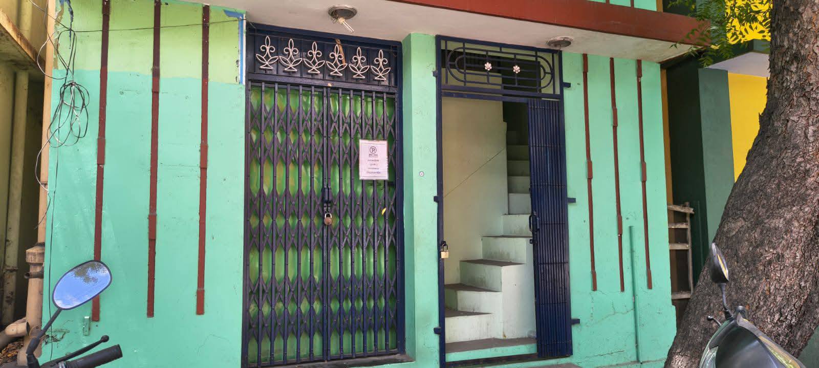 பெரியகருப்பன் ரோட்டில் காஸ் மண்டபம் எதிரில் முதல் தளம் வாடகைக்கு