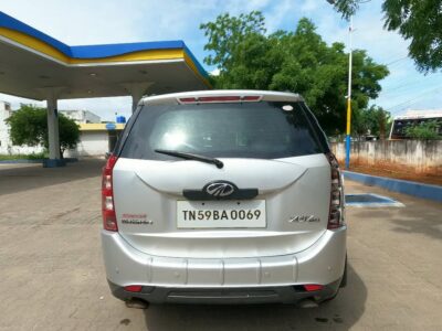 Mahindra XUV 500 W8