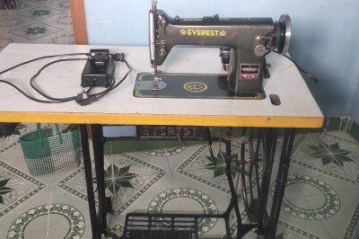 Everest sewing machine Urgent sale